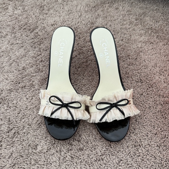 In the style of Chanel Black and Cream Slide Sandals - Picture 1 of 3